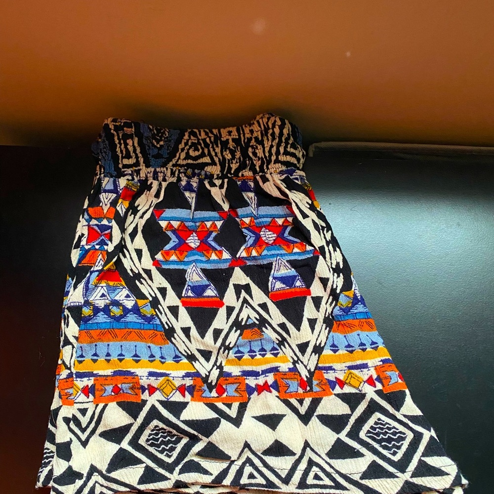 Women’s Pattern Shorts. Size Small - Picture 3 of 4